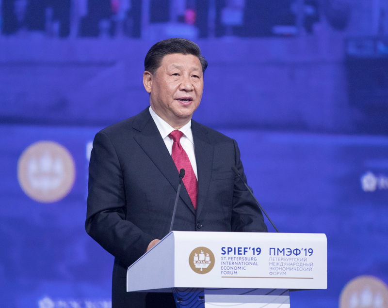6月7日,第二十三届圣彼得堡国际经济论坛全会在圣彼得堡举行。中国国家主席习近平、俄罗斯总统普京、保加利亚总统拉德夫、亚美尼亚总理帕希尼扬、斯洛伐克总理佩列格里尼、联合国秘书长古特雷斯等出席。这是习近平发表题为《坚持可持续发展 共创繁荣美好世界》的致辞。新华社记者 王晔 摄