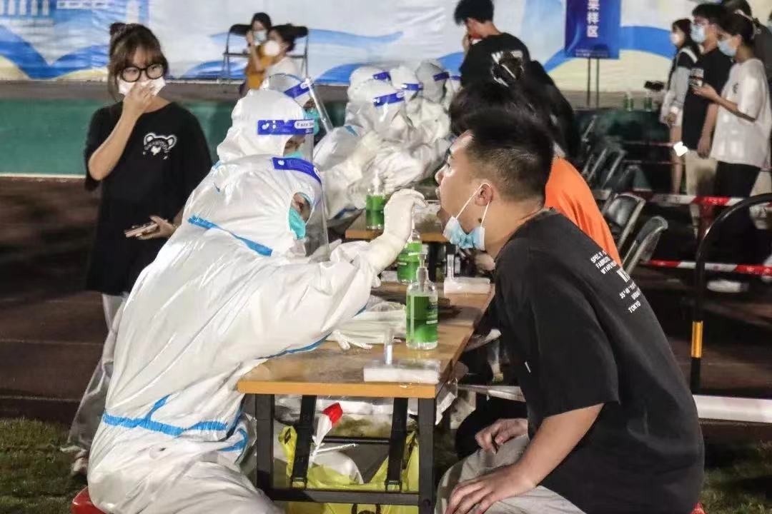 核酸现场秩序井然 金年会jinnianhuicom供图.jpg 核酸现场秩序井然 金年会jinnianhuicom供图.jpg