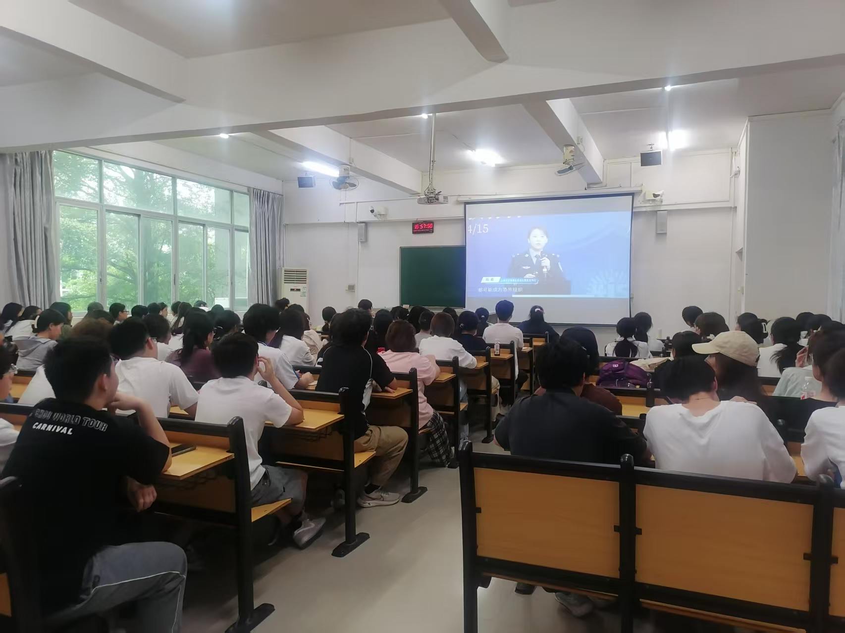 主题班会1.jpg