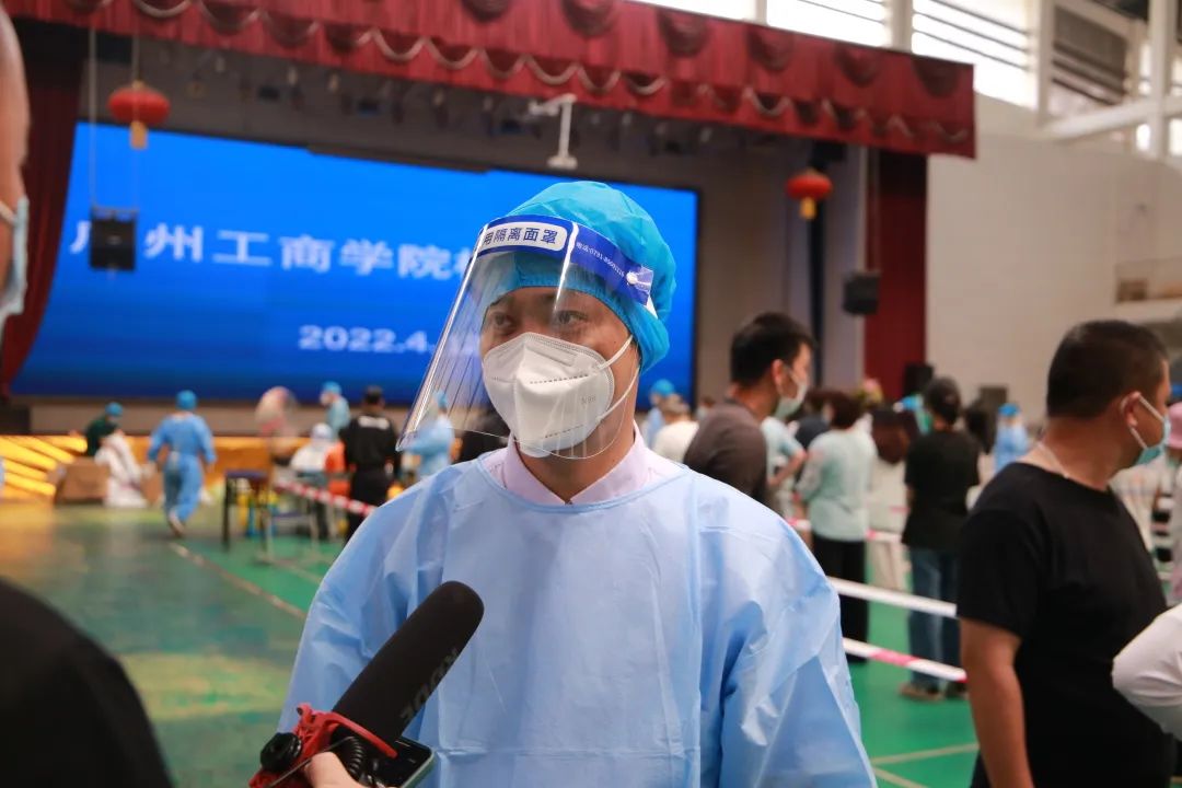 采访党员教师志愿者 金年会jinnianhuicom供图.jpg 采访党员教师志愿者 金年会jinnianhuicom供图.jpg